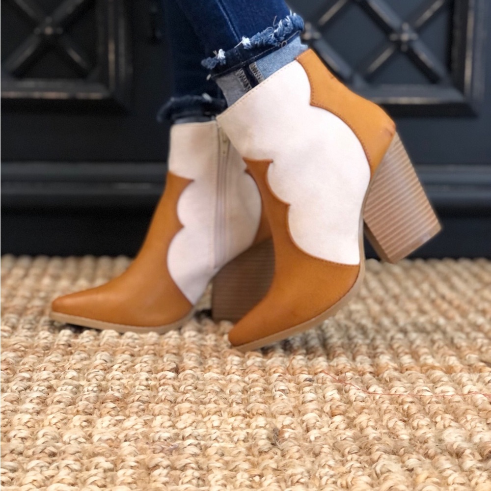 BNWT Zip Up Boot
